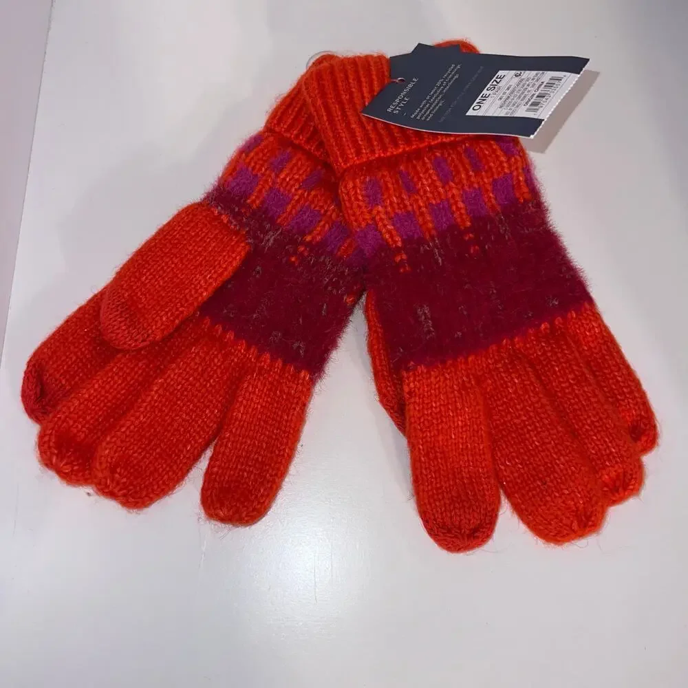 Universal Thread, size OS touch screen‎ compatible, orange red knit gloves NEW ￼